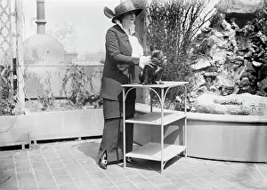 Frau Malcolm Straß und Tier, zwischen 1910 und 1915; Ersteller: Bain News Service