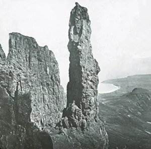 Black And White Scottish Landscapes Drucke: Needle Rock, Skye. Creator: Unknown