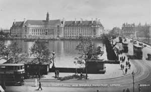 River Thames Images Drucke: New County Hall and Boadicea Monument, London, c1925