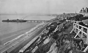 Black And White Seaside Images Drucke: The New Undercliff Drive, c1910