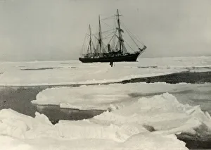 Pack Ice Landscape Drucke: The Nimrod Pushing Her Way Through More Open Pack, c1908, (1909)