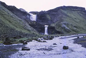 Von Ofaerofoss Wasserfälle in Eldgja (Feuerloch), Zentralisland Island, 20. Jahrhundert Künstler: C.M.Dixon