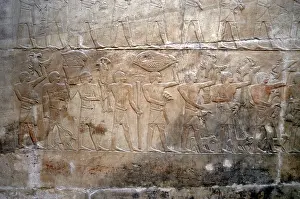 Saqqara Mastaba Drucke: Offering bearers, polychrome relief