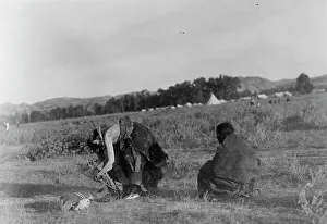 Native American Rituals Drucke: Offering pipe to the skull-Cheyenne, c1910. Creator: Edward Sheriff Curtis