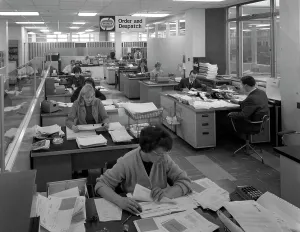 Michael Walters Photography UK Drucke: Order and dispatch office, Stanley Tools, Sheffield, South Yorkshire, 1967. Artist