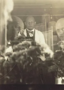 Oskar Schlemmer in der Prellerstrasse-Studios, 1925. Ersteller: Oskar Schlemmer