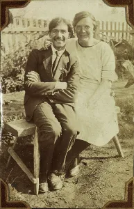 Außerhalb des Hauses, 1925. Künstler: Unbekannt.