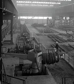 Black And White Factory Images Drucke: Overview of the bar mill at the Brightside Foundry, Sheffield, South Yorkshire, 1964