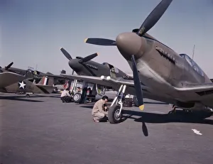 Historische Plakate Drucke: P-51 ('Mustang') Jagdflugzeuge werden vorbereitet