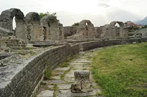 Croatian Historical Sites Drucke: Partial view of the amphitheater ruins