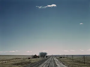 New Mexico Landscape Photography Drucke: Passing a section house along the Atchison