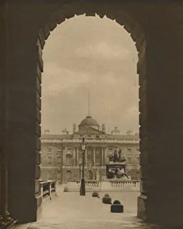 Neo Classical Architecture UK Drucke: A Passing View of Somerset House From The Strand, c1935. Creator: Donald McLeish