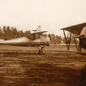 Vintage Fighter Plane Drucke: A plane taking off, c1914-c1918