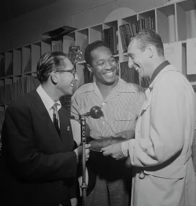 Porträt von Josh White und Symphony Sid, WHOM, New York (N.Y.), 1946. Ersteller: William Paul Gottlieb