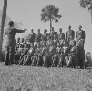 Möglicherweise ist es die Bethune Cookman-College in Daytona Beach/Florida aus dem Jahr 1943 von Gordon Parks