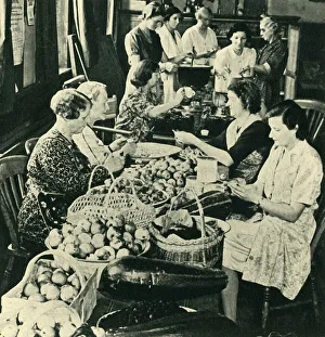 Women At Work WW2 Drucke: Preparing Fruit for Jam-Making, September 1941, 1943. Creator: Unknown