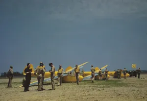 World War II Aviation Images Drucke: Preparing for take-off at the glider pilot training program