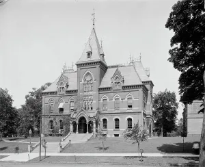 Early 20th Century Architecture US Drucke: Public Library, Springfield, Mass. between 1900 and 1905. Creator: Unknown