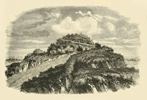 Drucke von Die Pyramide von Cholula, 1890. Die Große Pyramide von Cholula war ein wichtiges religiöses und mythisches Zentrum in vorspanischer Zeit, erbaut im 3. Jahrhundert vor Christus - 9 Puebla Drucke: Die Pyramide von Cholula, 1890. Künstler: Unbekannt.