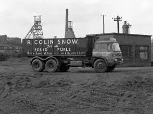 South Yorkshire Drucke: Kolonel R.Colin Snow Kohlehändler Wagen von der Barnburgh-Kohlenbergwerk in Südwestengland (South Yorkshire)