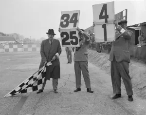 Bereit zum wehen des Chequerflags, Brooklands. Künstler: Bill Brunell
