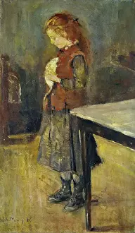 Drucke von Ein Mädchen mit roten Haaren hält ein weißes Rattenbaby in ihren Armen, während es ihr ins Gesicht schaut. Die Szene wirkt intim und gefühlvoll, die Farben sind lebendig und natürliche Edvard Munch Drucke: Rotes Haariges Mädchen mit Weißem Ratten, 1886