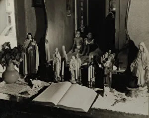 Vintage Bedroom Decor Drucke: Religious objects and an improved altar in the bedroom of Mrs
