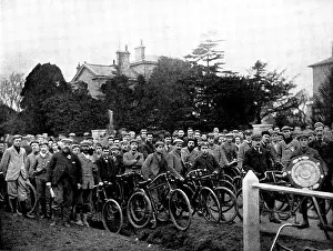 Die Rückkehr des Anchor-Schildes, gewonnen vom Sieger, Herr A. E. Walters, Polytechnic Cycling Club, 1895