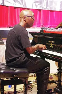 Gerahmter Druck : Robert Mitchell, Robert Mitchells True Think, Battle Jazz Festival, Battle, East Sussex, Juli 2024. Schöpfer: Brian O'Connor. Robert Mitchell, Robert Mitchells True Think, Battle Jazz Festival, Battle, East Sussex , Juli 2024