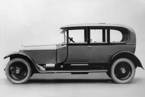 Vintage Rolls Royce Models Drucke: Rolls - Royce Silver Ghost by Hooper. Creator: Unknown