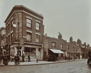 London County Council Era Drucke: Row of shops in Lea Bridge Road, Hackney, London, September 1909