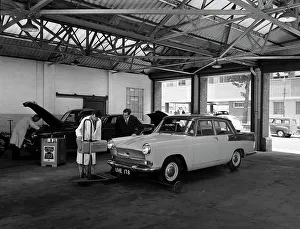 British Motor Industry Drucke: Scene in Globe & Simpsons auto electrical workshop, Nottingham, Nottinghamshire, 1961