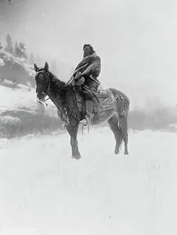 Edward Curtis Images Drucke: The scout in winter-Apsaroke, c1908. Creator: Edward Sheriff Curtis