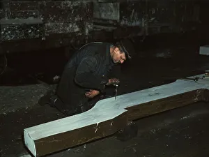 Abschnitt eines Drehgestellsrahmens, der zu Ersetzen einer beschädigten ... Zug sein wird; Chicago; 1942. Schöpfer: Jack Delano