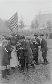 Black And White Images USA Drucke: Seed distribution, Rockefeller Garden, 1917. Creator: Bain News Service