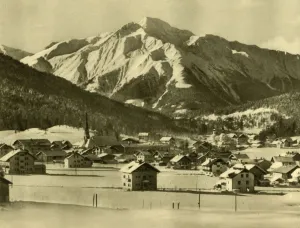 Karwendel Range Drucke: Seefeld in Tirol, Austria, c1935. Creator: Unknown