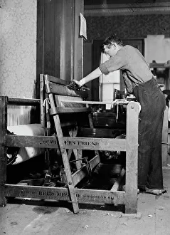 Black And White Photography US Drucke: Self-Master Colony - Rug making, between c1910 and c1915. Creator: Bain News Service