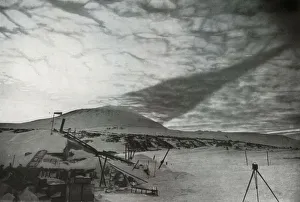 South Pole Expedition History Drucke: The Shadow of Mount Erebus on the Clouds, September 1911, (1913). Artist: Frank Debenham