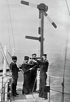Royal Navy Uniform Drucke: Signalling by semaphore on board HMS Camperdown, 1895. Artist: Gregory & Co