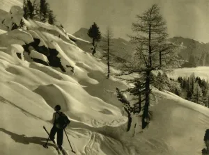 Vintage Skiing Photos Drucke: Skiing at Ankogel, Austria, c1935. Creator: Unknown