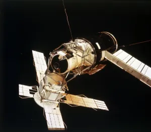 Heritage Space Images Drucke: Skylab Space Station cluster seen from Command Module 3, 1973. Creator: NASA