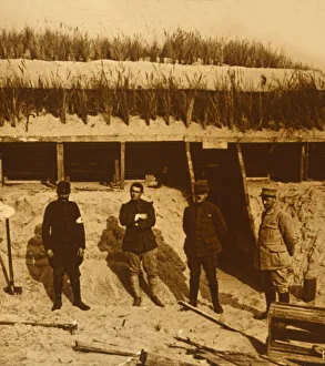 Historical Medical Care Drucke: Soldiers at first aid post, c1914-c1918
