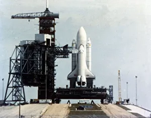 Kennedy Space Center Drucke: Space Shuttle Orbiter on launch pad on launch pad