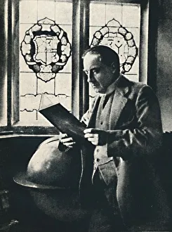 British Prime Minister Images Drucke: Stanley Baldwin in the Gallery at Chequers, c1925