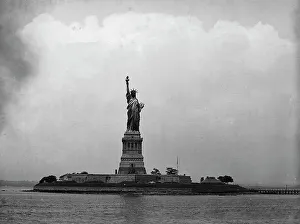Black White Photography Drucke: Statue of Liberty, c1905. Creator: Unknown