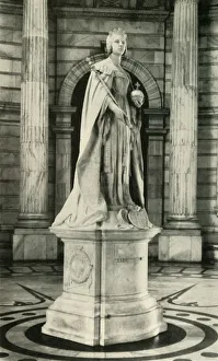 British Empire Images Drucke: Statue of Queen Victoria, 1925. Creator: Unknown