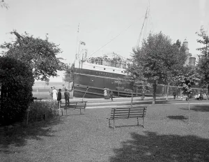 Vintage American Transportation Drucke: Steamer locking through, Saulte [sic] Ste