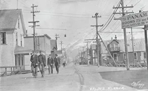 Early 1900s Street Photography Drucke: Street scene, between c1906 and c1915. Creator: Unknown