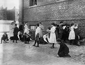 Schüler der 8. Schuldivision verwenden Stifte und Messgeräte zur Maßnahme von ... Washington D.C., (1899?). Erstellerin: Frances Benjamin Johnston