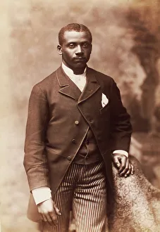 Porträt im Studio eines Mannes gekleidet mit Jacke, Westen, Krawatte und gestreiften Hose um 1878-1891 von Alexander Hessler